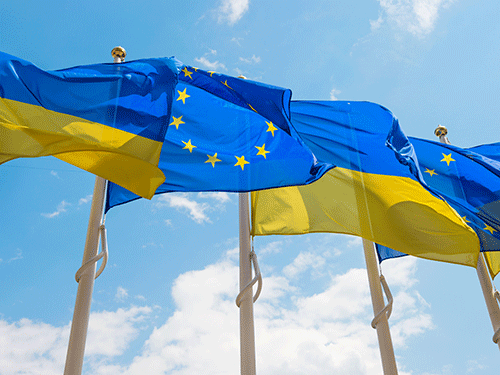 European Union and Ukraine flags